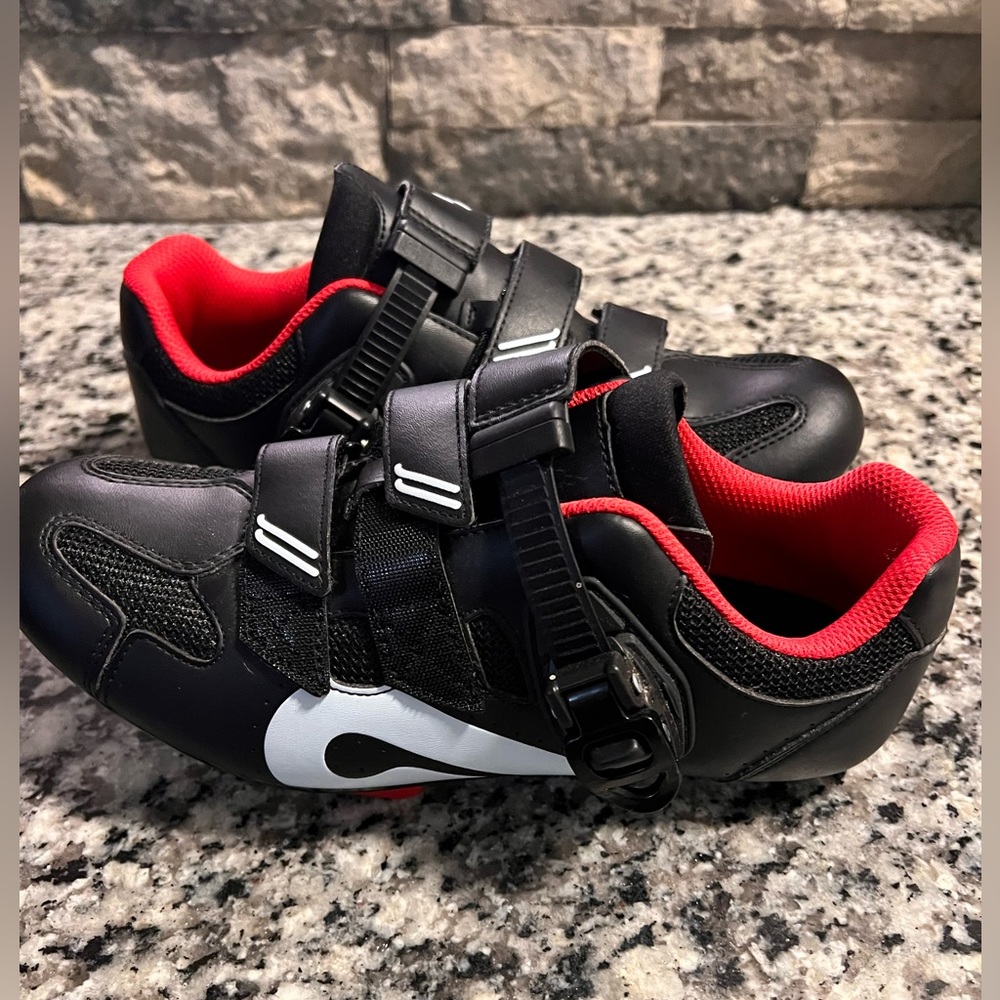 Peloton sneakers size 39 US 9